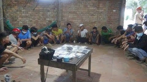 16 đối tượng say sưa lắc tài xỉu bị công an bắt quả tang