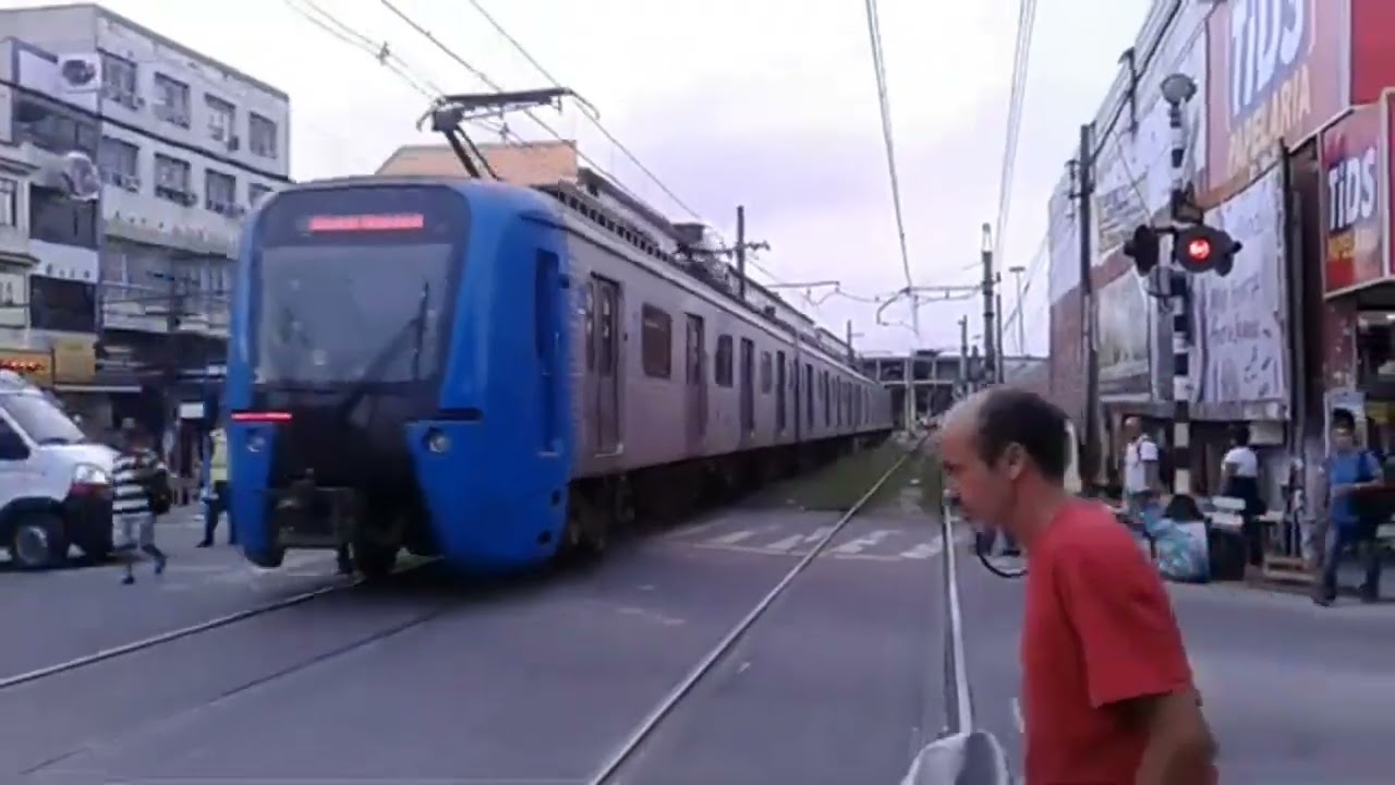 Trens passando em são João de Meriti 