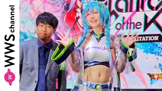 えなこがへそ出しミニ丈のシースルー衣装で東京ゲームショウ2023に登場！さらば青春の光とトークショーを展開
