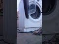 botei o brinquedo dentro da máquina de lavar roupa hotpoint 7kg e partiu um braço