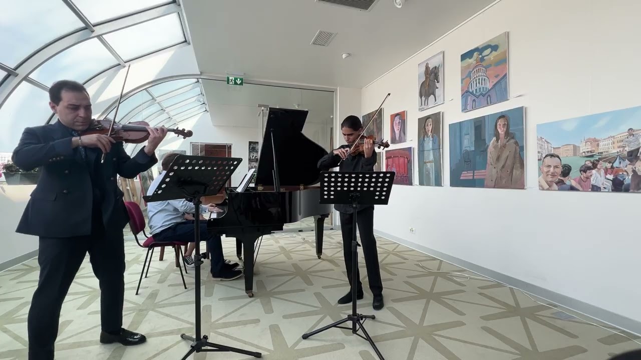 Hoszzu Legocky & Piculeata & Galdo play 5 pieces for two violins and piano (Shostakovich)