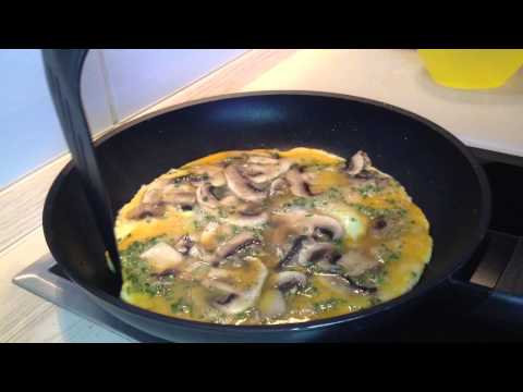 Video: Wie Man Ein Hühnchen-Pilz-Omelett Macht