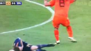 World Cup Finals 2010 - De Jong ninja karate kicks Xabi Alonso in chest! Spain vs Holland