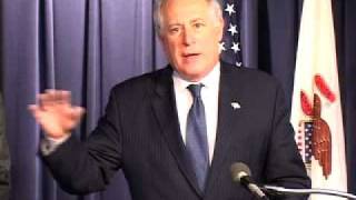 Lt. Governor Pat Quinn salutes CUB with Hometown Hero Award on its 25th Anniversary