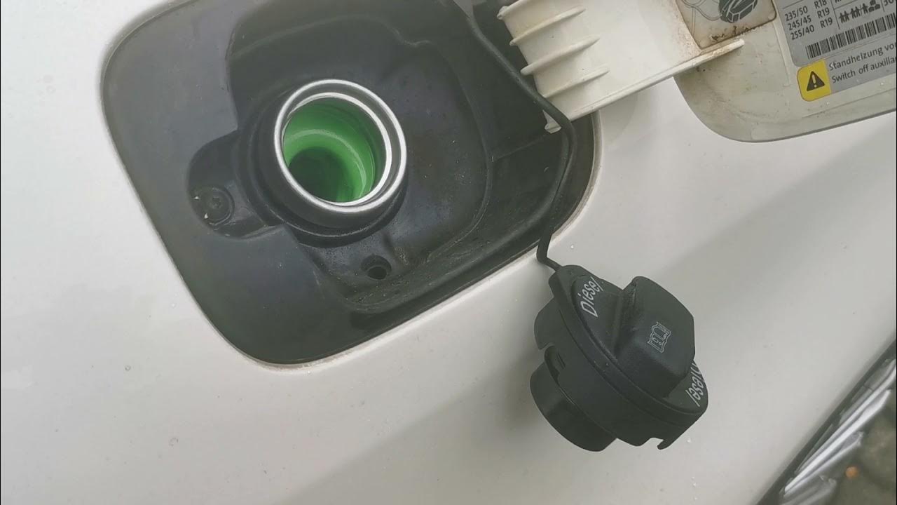 Darum hat der Tankdeckel vom Auto eine Kunststoffnase oder Haltervorrichtung! (Tankdeckelband