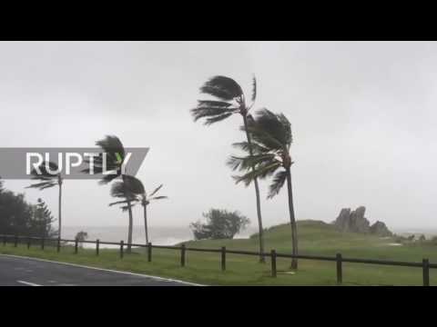 Australia: Cyclone Debbie batters Mackay shoreline, thousands evacuated