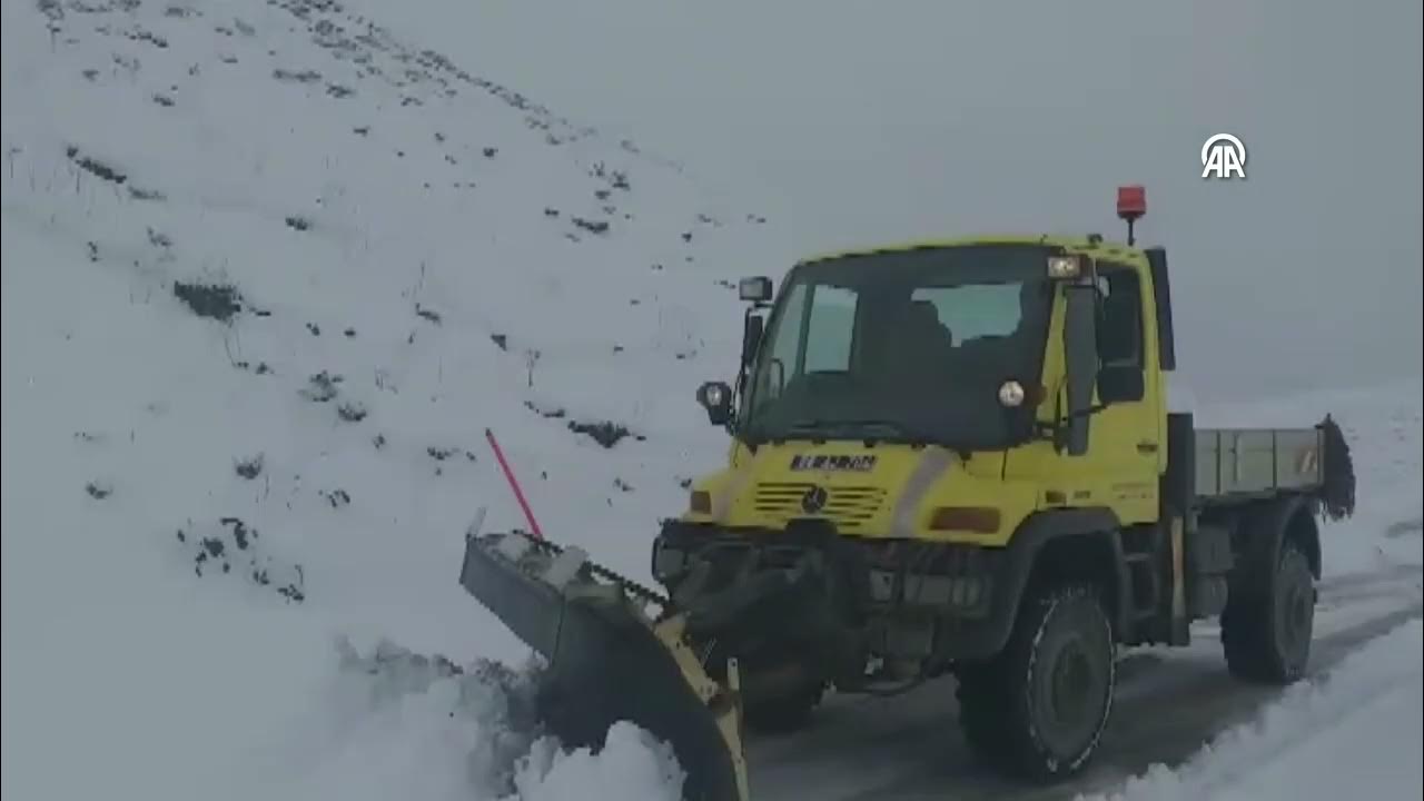 Siirt'te karda mahsur kalan 13 kişi kurtarıldı