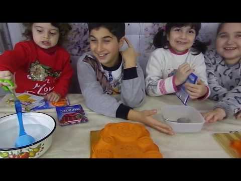 ჟელეს დიდი წითელი დათვი და ყვითელი ვინიპუხი.