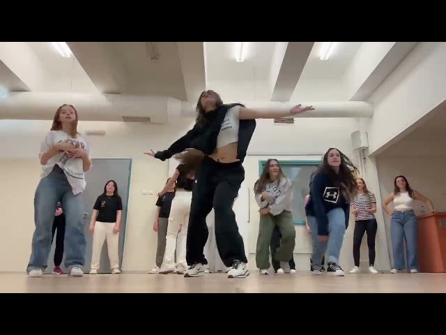 Ankara’da hip hop dansının enerjisini ve ritmini hissetmek isteyenler için en doğru adres: Salsa Ankara Dans Akademi! Ak