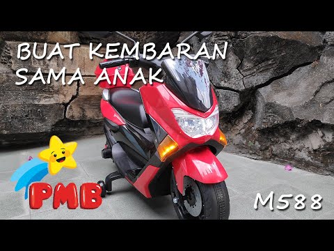 Kali ini karima dibelikan mainan motor.motoran atau vespa aki oleh Abba nya... Karima memilih warna . 