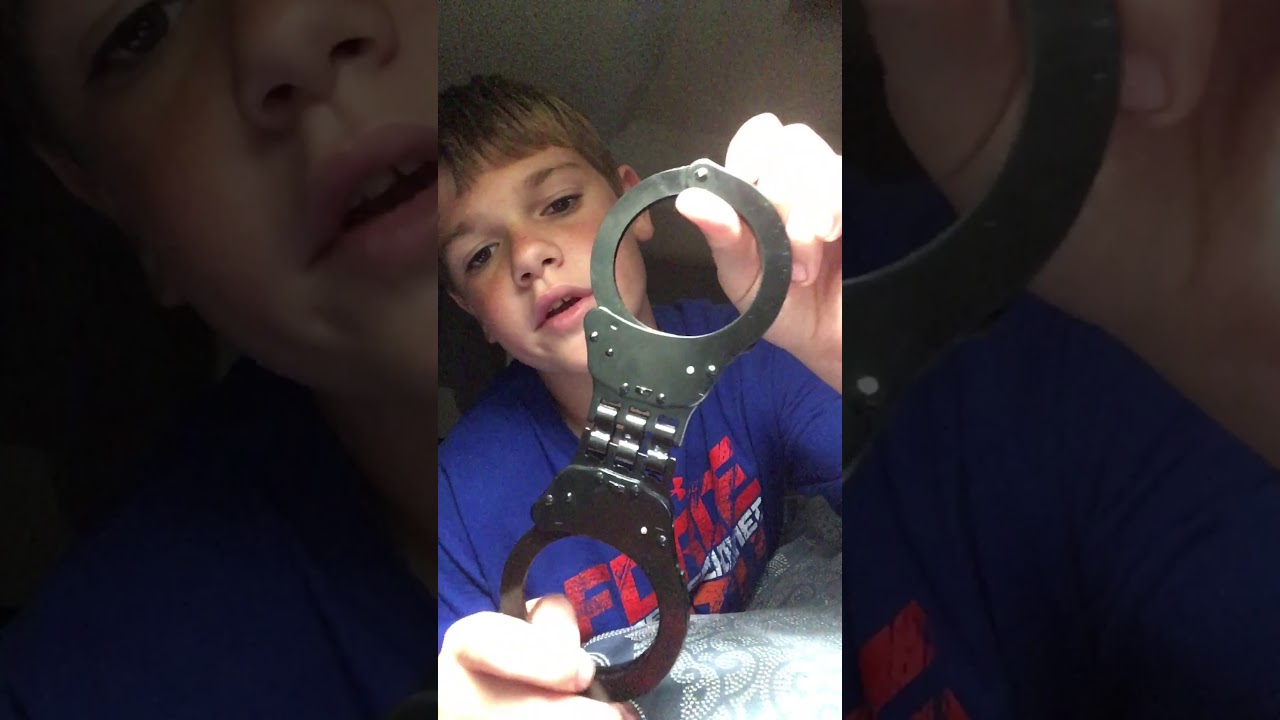 Unboxing my Multi tool and handcuffs!