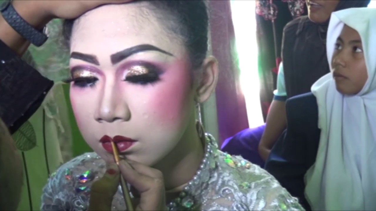 Bagaimana Modifikasi Make Up Yang Sudah Jadi Menjadi Lebih Menarik by Iin Ariska