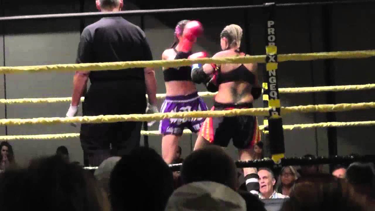 boxing fan likes a girl fight EsNews Boxing YouTube