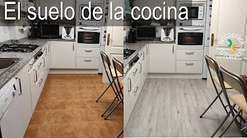 ¿Se pueden colocar muebles pesados sobre el suelo de planchas de vinilo?