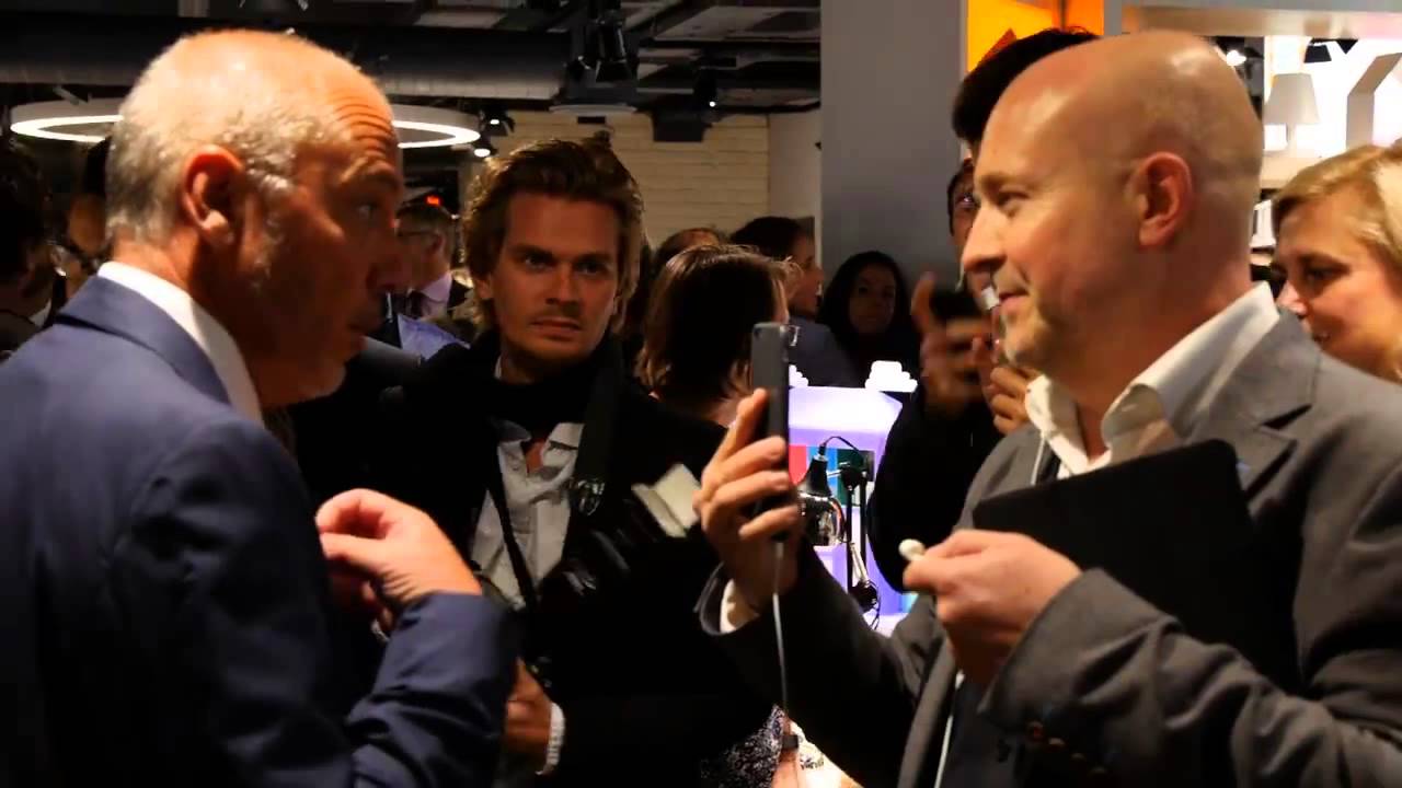 Boutique Orange Champs Elysées - l'Inauguration