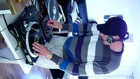 DJ Alcantra performed wie legende DJ Craze on Traktor Scratch Pro and Kontrol X1