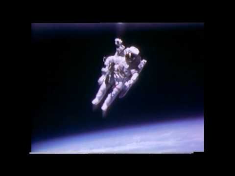 Video: Is er iemand ongebonden in de ruimte geweest?