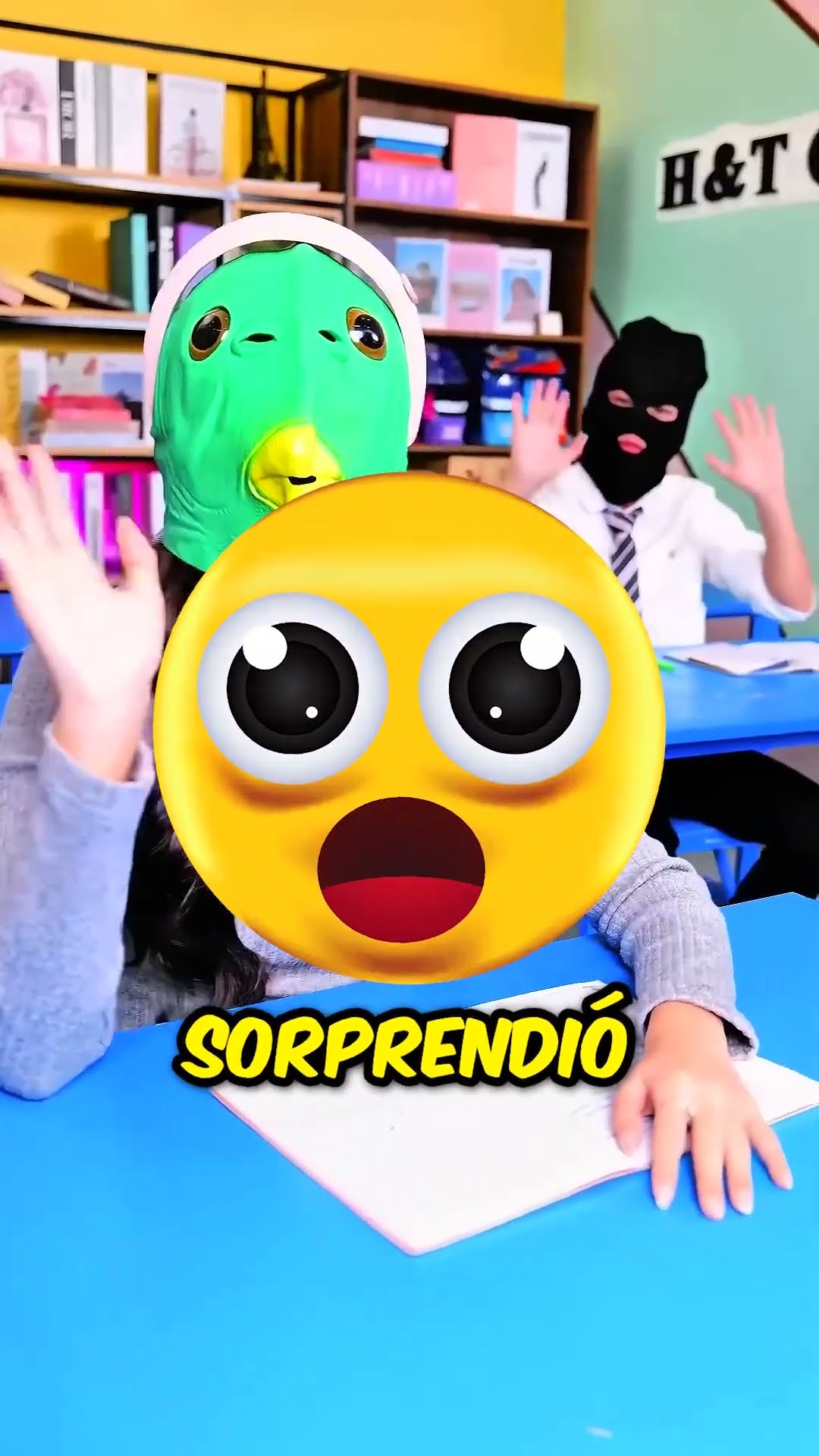 ¿Por qué lleva una máscara ????!
