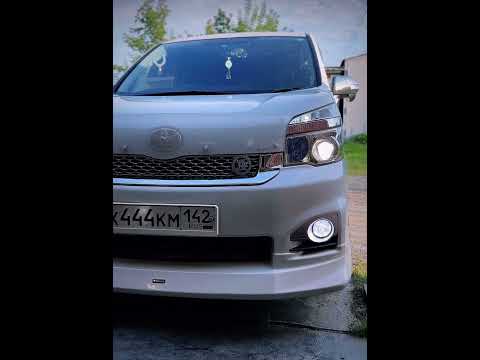 Toyota Voxy ZRR75W
