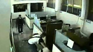 CCTV: Mexican drugs cartel burn newspaper offices screenshot 2