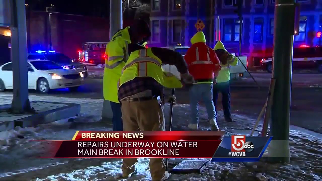 Repairs underway on water main break - YouTube
