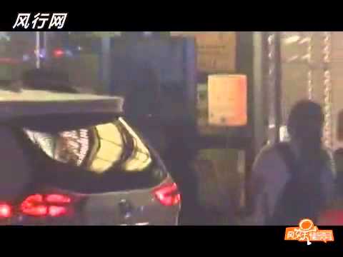 《娱乐资讯》周杰伦携友吃火锅 粉丝苦等遭冷淡回应