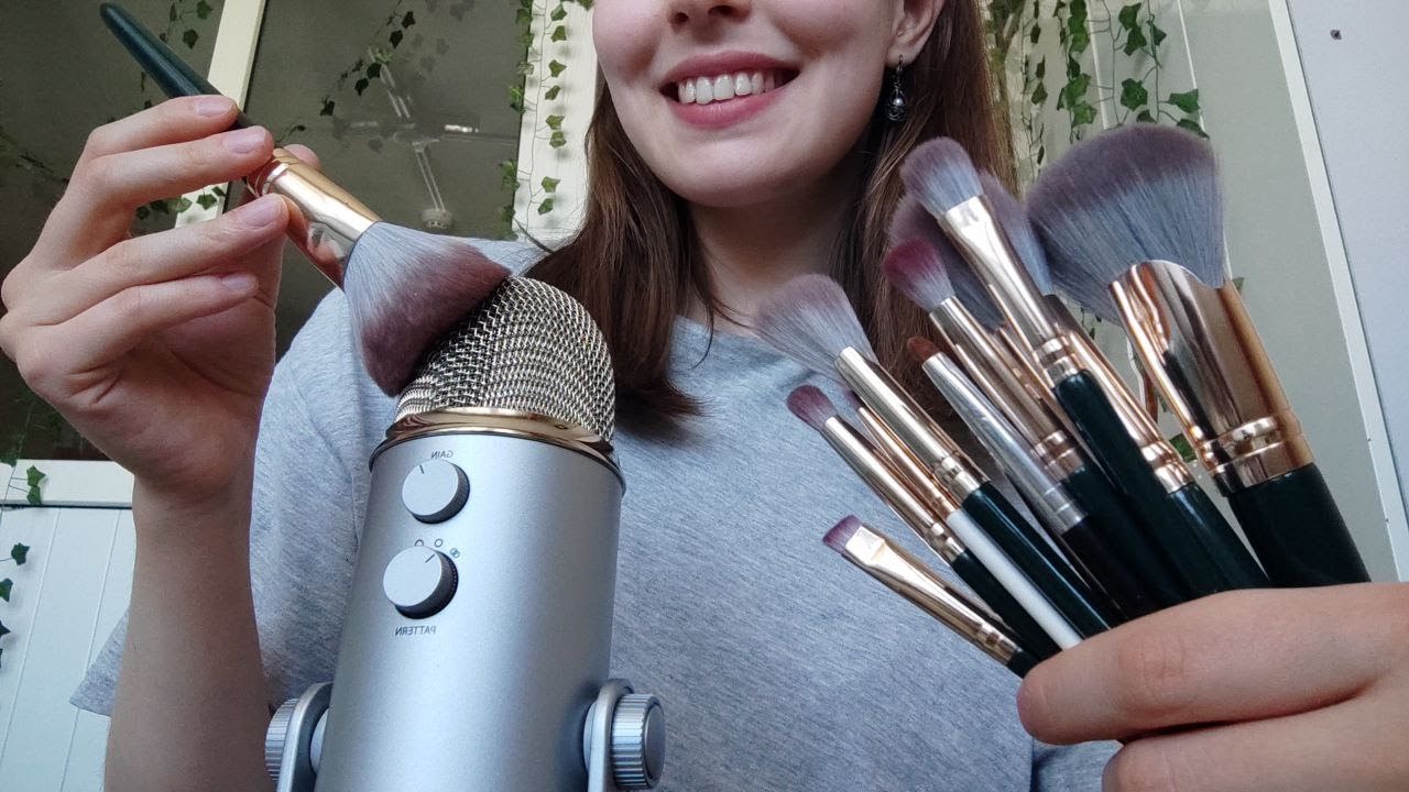 ASMR ultimate brush triggers 🎨 mic brushing with makeup brushes