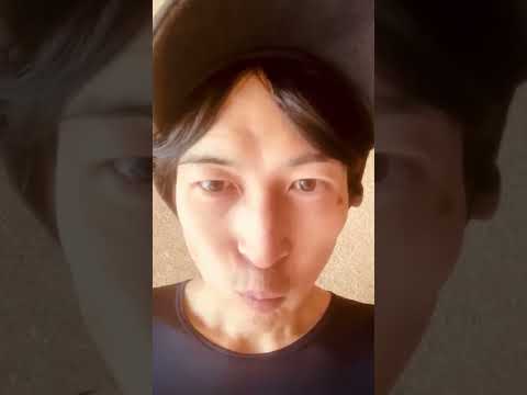 レクリエーション介護士監修の👵👴高齢者クイズ動画👀『問題』何を食べているでしょうか？『答え』納豆細巻 | 新レクネタ