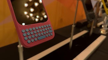 Retro smartphone keyboard accessory with physical buttons