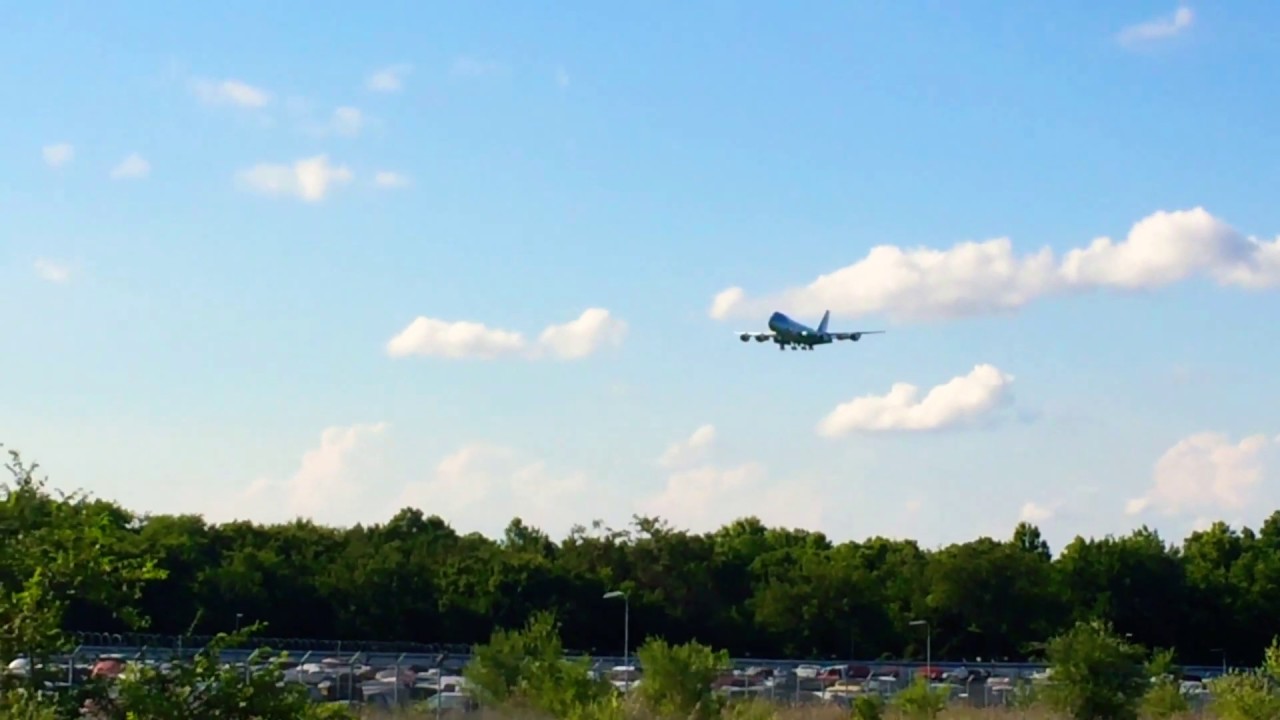 Air Force One 747 landing in Tulsa, OK