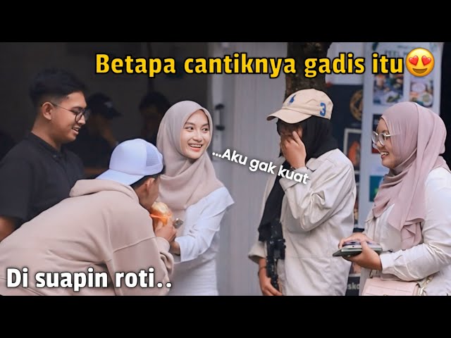 VIRAL!! DI SUAPIN ROTI SAMA CEWEK CANTIK class=