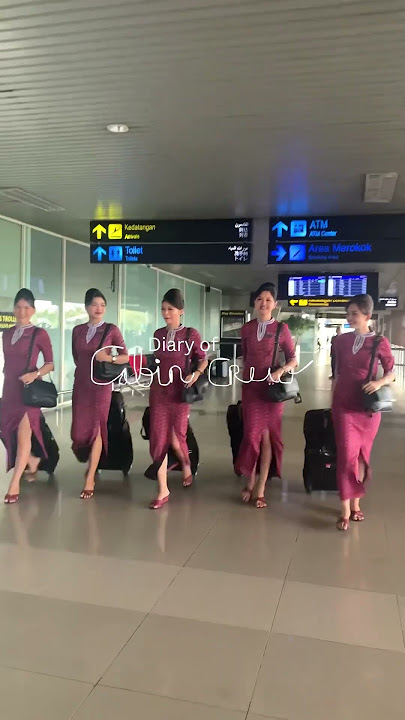 Ketika bandara jadi catwalk π #cabincrew #pramugari #pramugarilionair