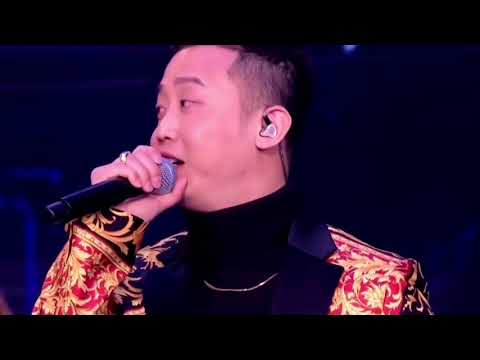 主持人问陈小春和GAI有孩子之后家庭地位，GAI直言家庭地位降低了，陈小春说自己是一家之主被应采儿质问