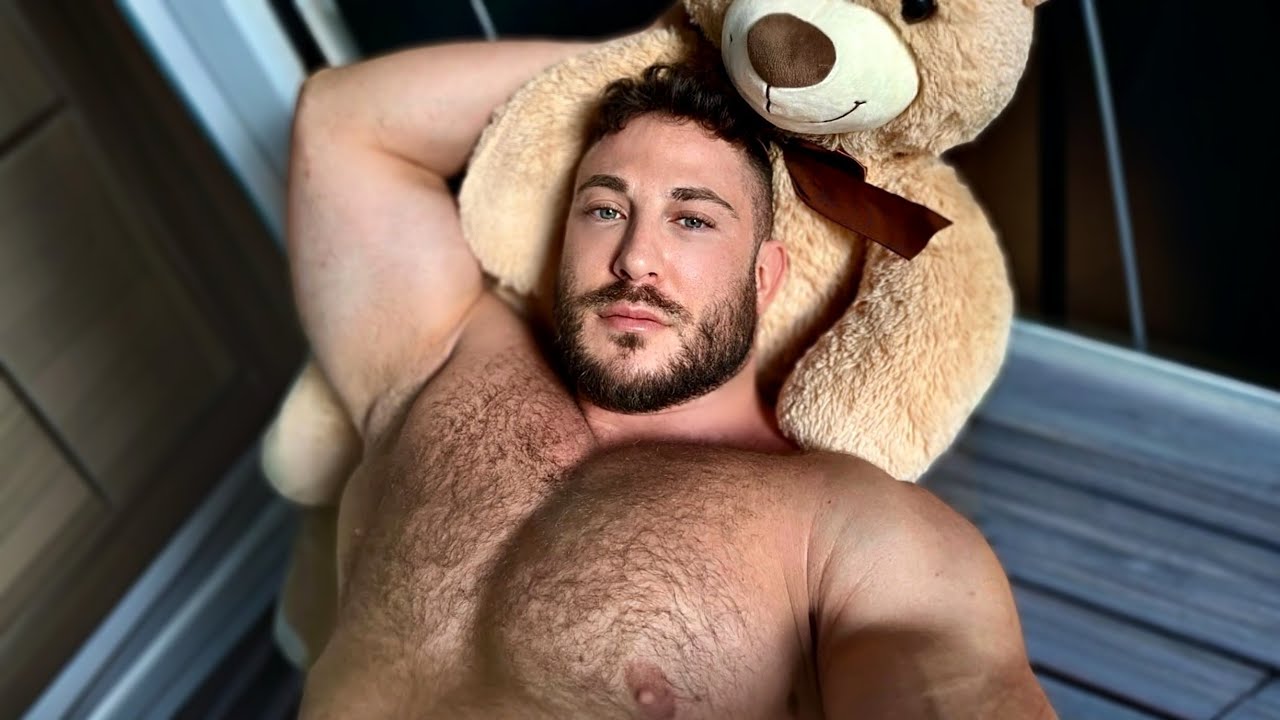 Мускулистый красавец 💪🔥