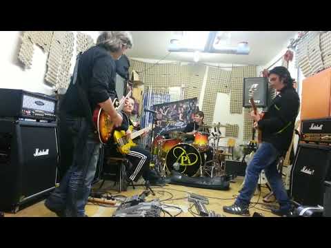 Gibson Slash kitara...test replica