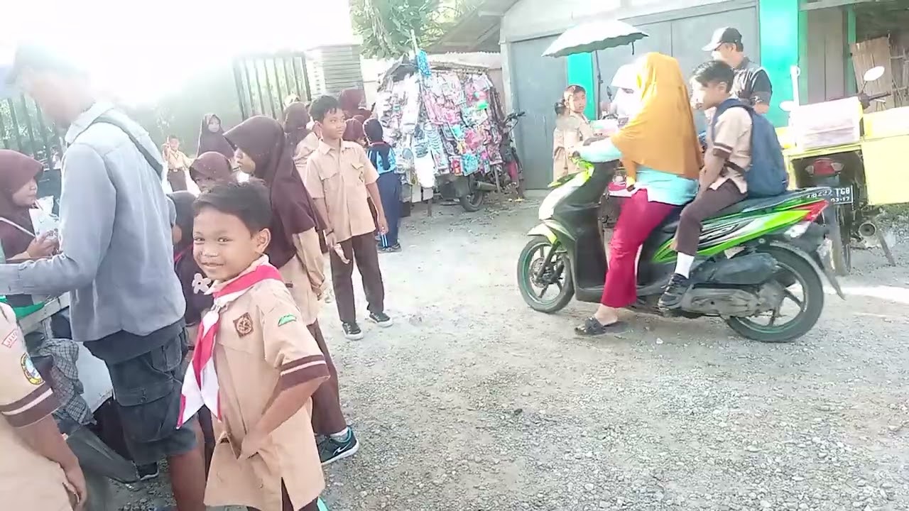 pedagang di sd sukamekar 02