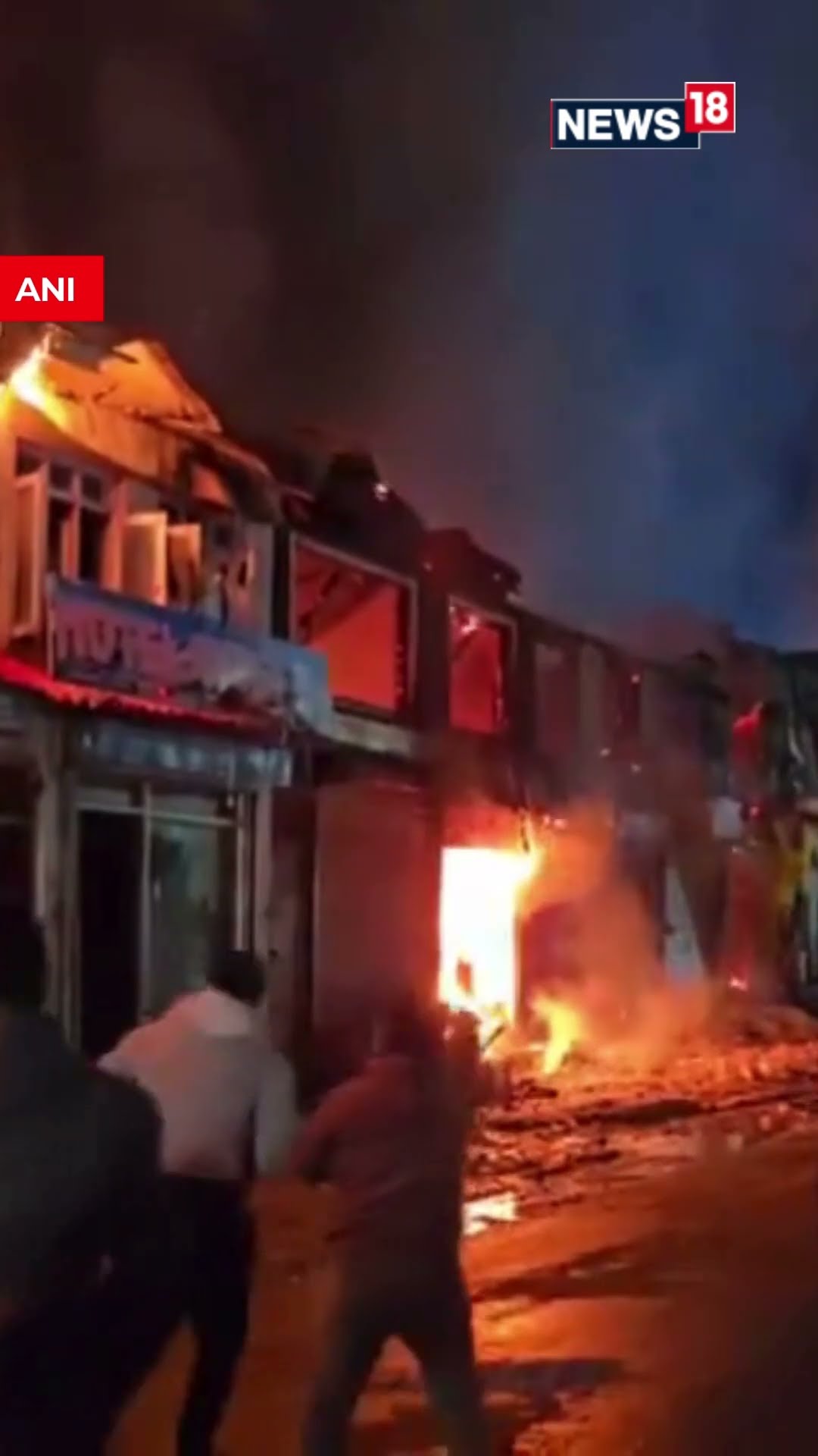 Massive Fire Broke Out In Market Of The Famous Resort Town Of Sonamarg In Ganderbal District Of J\u0026K