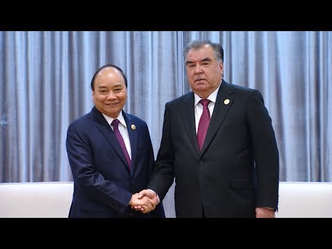 Video: Emomali Rahmon. Tổng thống Tajikistan. Emomali Rahmon và gia đình của anh ấy