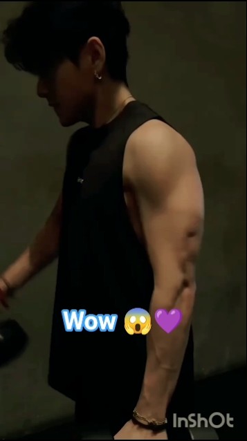 taehyung bodynya tambah oke saja 🔥🔥💜