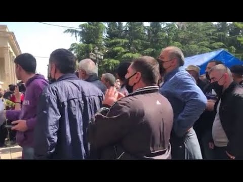 ხმაური  რუსთავში, სადაც რუსთავის აზოტის  თანამშრომლები გაიფინცნენ