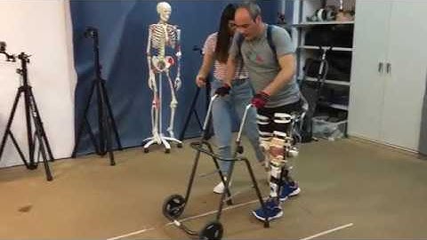 Patient with SCI using the ABLE exoskeleton