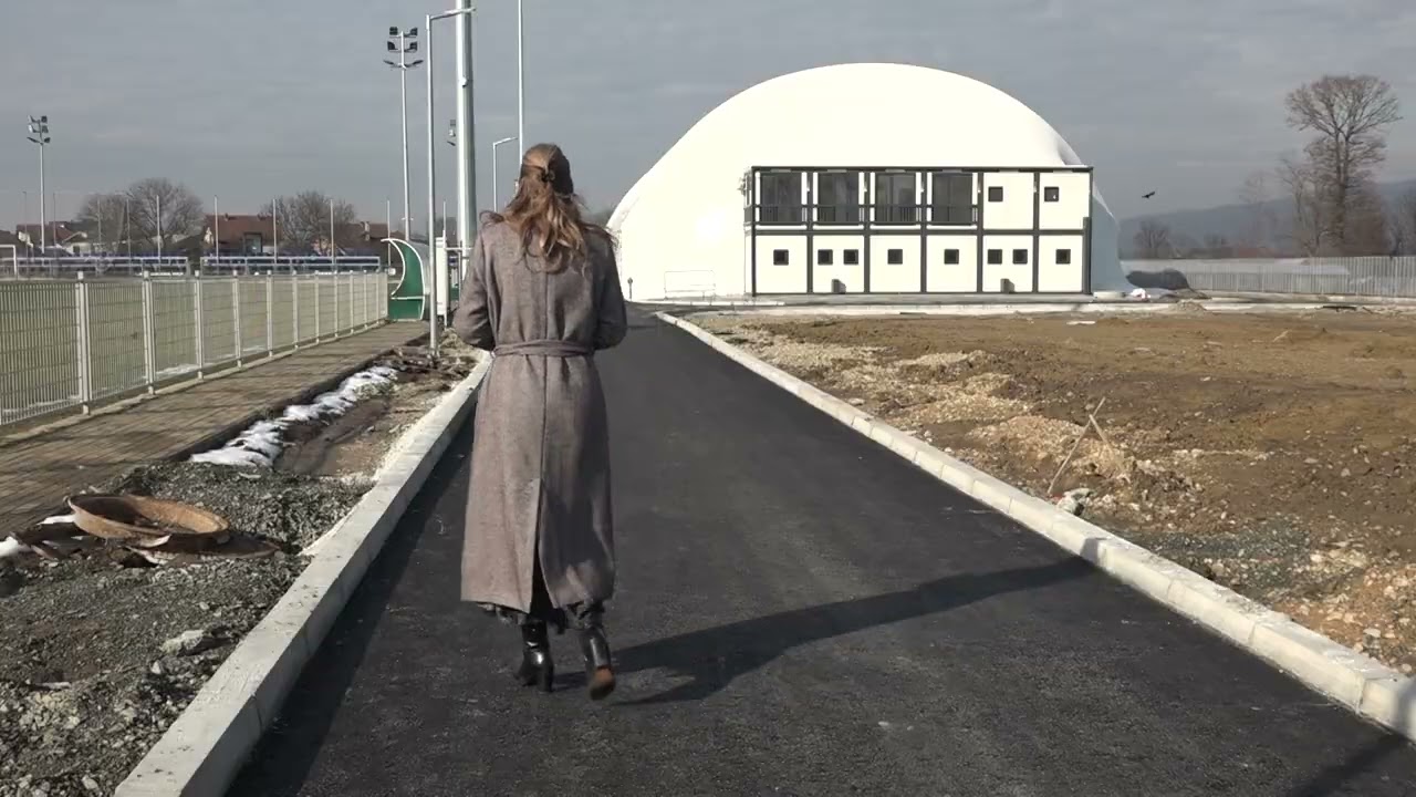 PRILOG VRT - ASFALTIRAN PRILAZ BALON HALI u VRNjCIMA