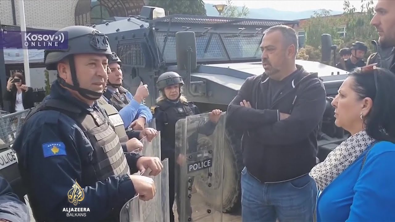 تقوم الشرطة بتأمين المباني البلدية في زفيتشان وزوبين بوتوك وليبوسافيتش