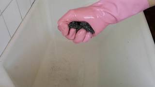Cleaning a very dirty sink in Italy like a pro :)
