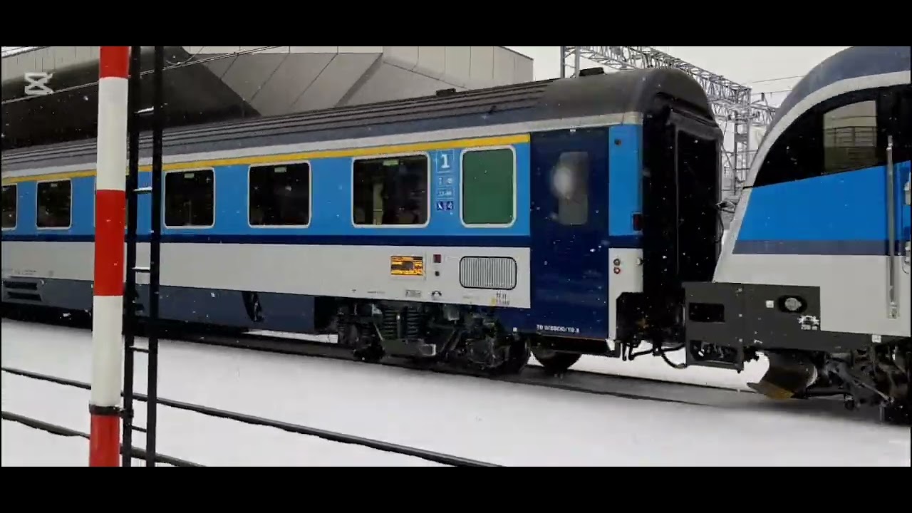 Jadę pociągi na stacji krakow głównym  w klimacie zimowy 13.01.2026