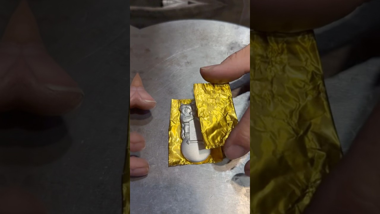 Gold is too expensive, so I can only make gold bags with silver pendants. 