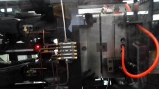 Bl140Ekii- Bole Injection Moulding Machine Lunch Box Lid With Sticker Inside Machine - China