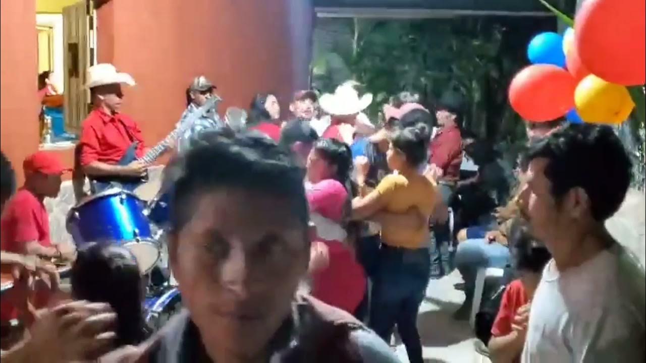 Marimba chapina sonora quetzal de churischan wolf_Guatemala_marimbas