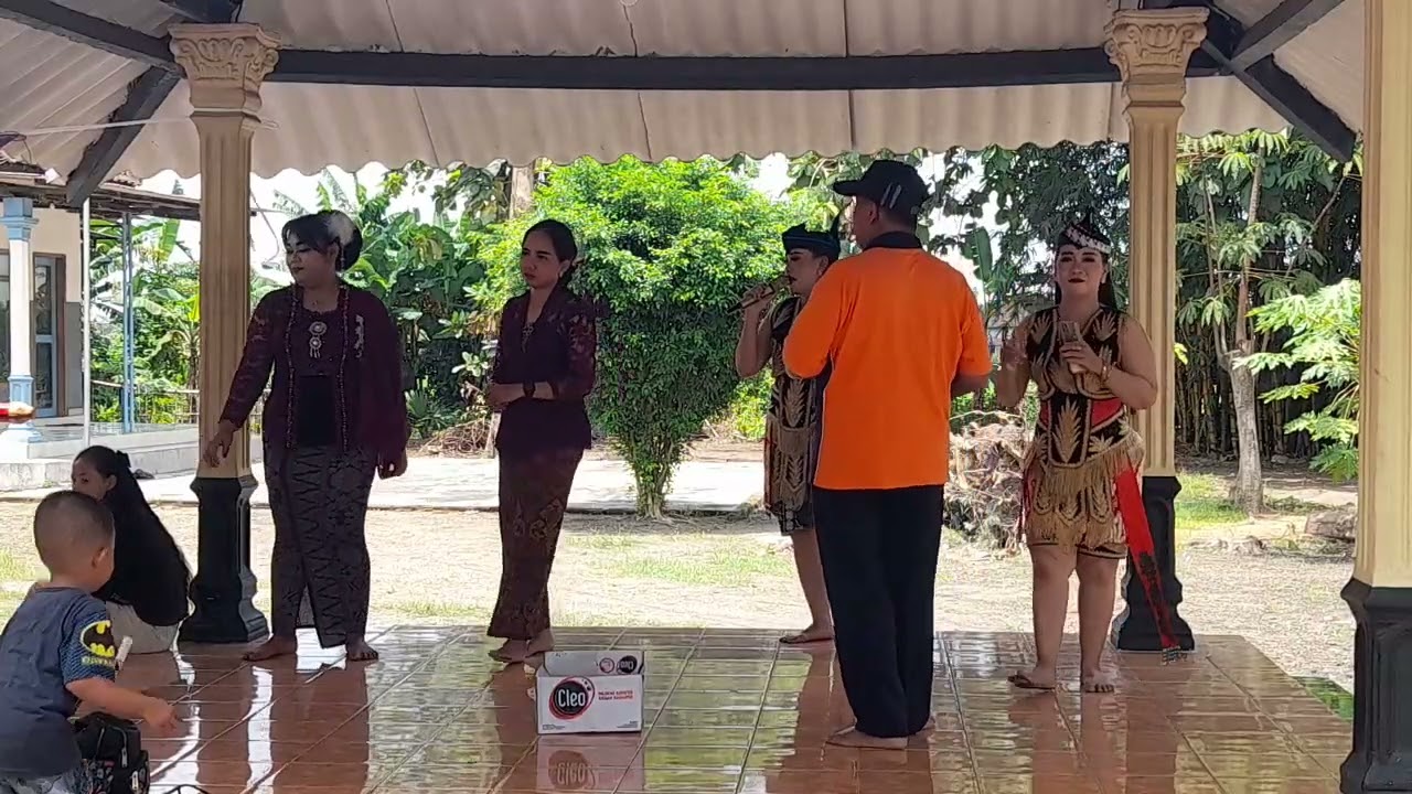 Seni: Tayub;.... Lagu OJo Dimaru, Perawan Tuwo, Njobo Njero,.... Campursari Putra Budaya