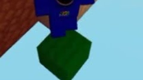 Crazy block clutch in skywars! (Roblox Bedwars)